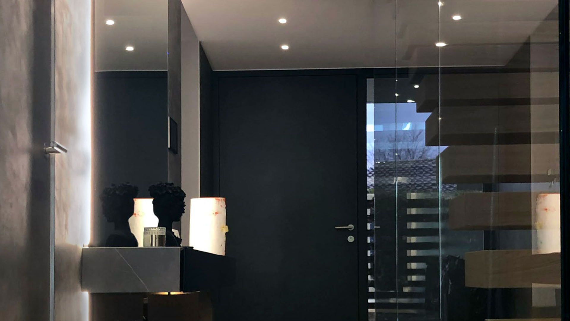 Foto Comment éclairer la maison : l'entrée et le couloir
